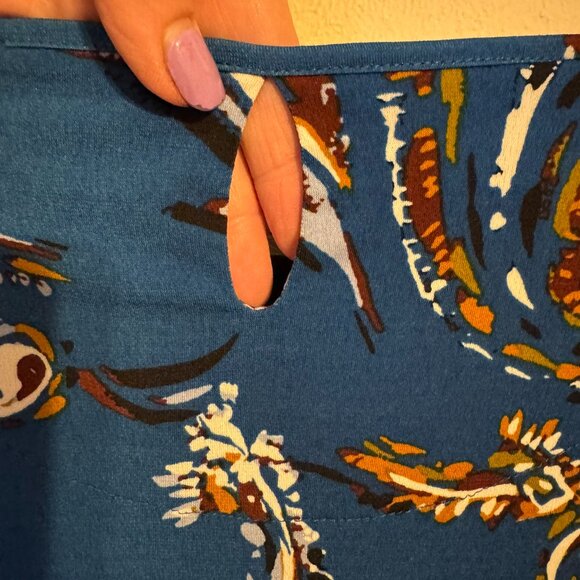 CHICO'S PRETTY PRINT TOP w/FLUTED SLEEVES  MEDIUM    #C - Picture 5 of 8